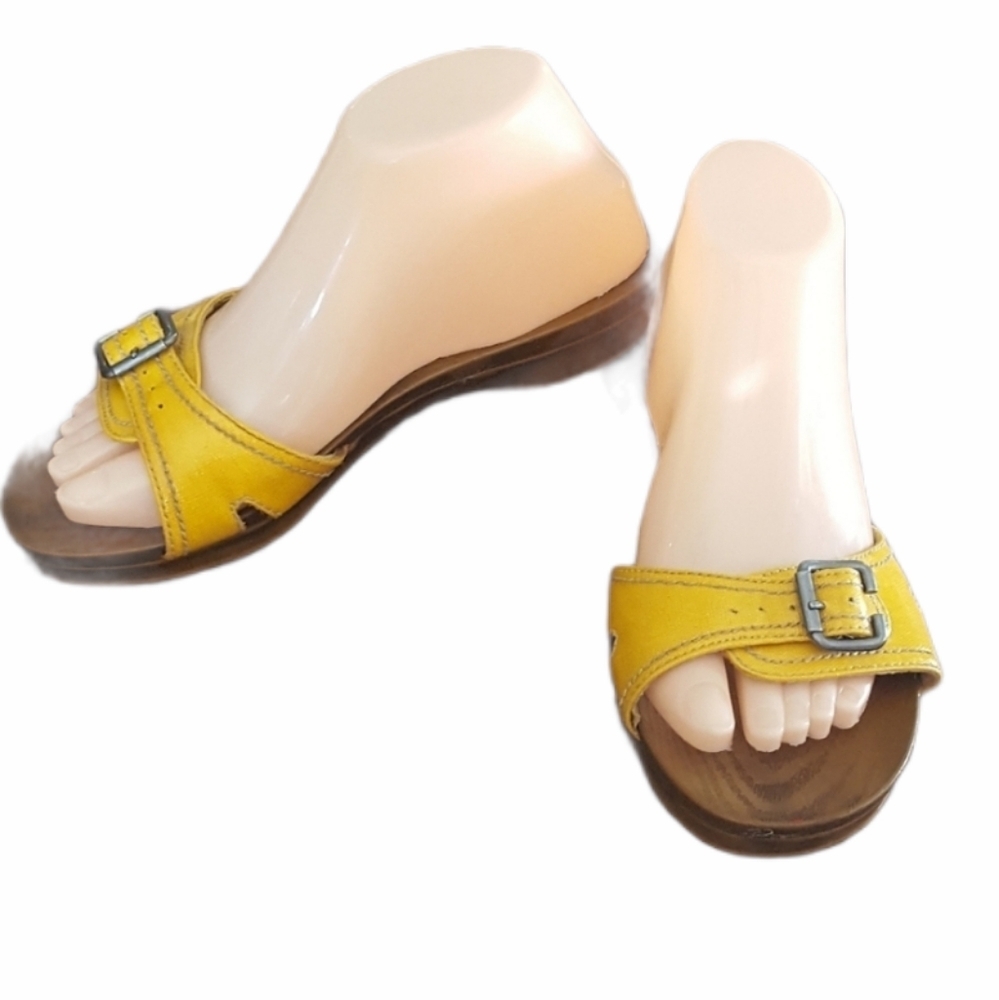 Dr. Scholl's - Vintage Yellow Patent Slides‎